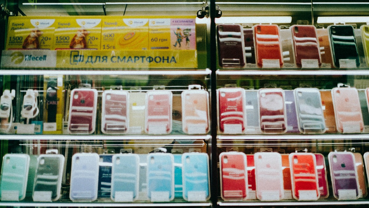 Inside the A-One Jaya handphone and accessories store